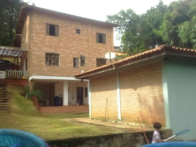 Casa com 600m² 4 quartos e 5 banheiros, à venda, no bairro Colinas de São Fernando em Cotia