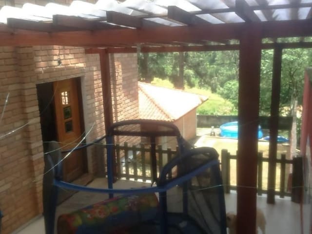 Casa com 600m² 4 quartos e 5 banheiros, à venda, no bairro Colinas de São Fernando em Cotia