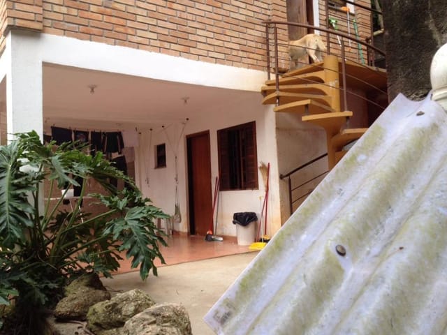 Casa com 600m² 4 quartos e 5 banheiros, à venda, no bairro Colinas de São Fernando em Cotia