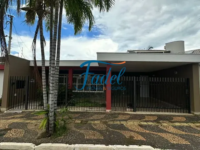 Casa com 300m² 3 quartos e 1 banheiro, à venda, no bairro Centro em Conchal