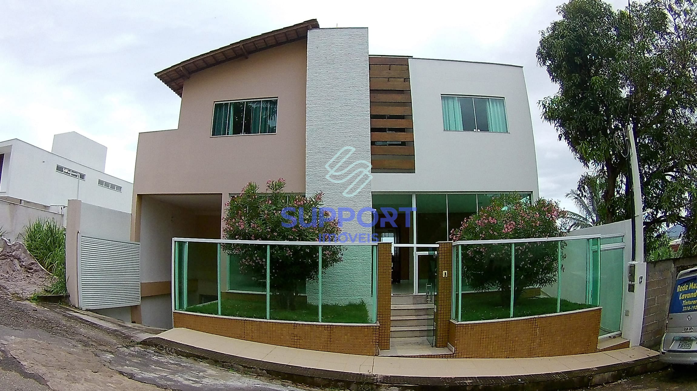 Casa à venda com 4 quartos, 600m² - Foto 1