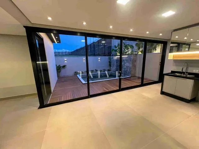 Casa com 250m² 4 quartos e 5 banheiros, à venda, no bairro Cidade Industrial 2 em Londrina