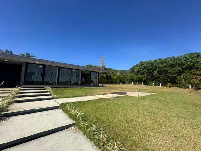 Casa com 1950m² 2 quartos e 3 banheiros, à venda, no bairro Carrilho em Nerópolis
