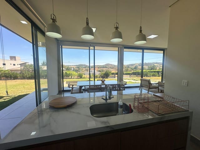 Casa com 1950m² 2 quartos e 3 banheiros, à venda, no bairro Carrilho em Nerópolis