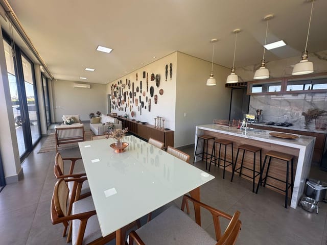 Casa com 1950m² 2 quartos e 3 banheiros, à venda, no bairro Carrilho em Nerópolis