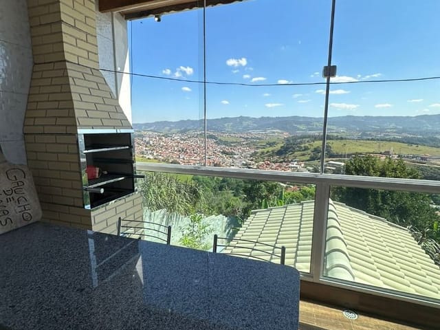 Casa com 500m² 4 quartos e 2 banheiros, à venda, no bairro Vila Rica em Extrema