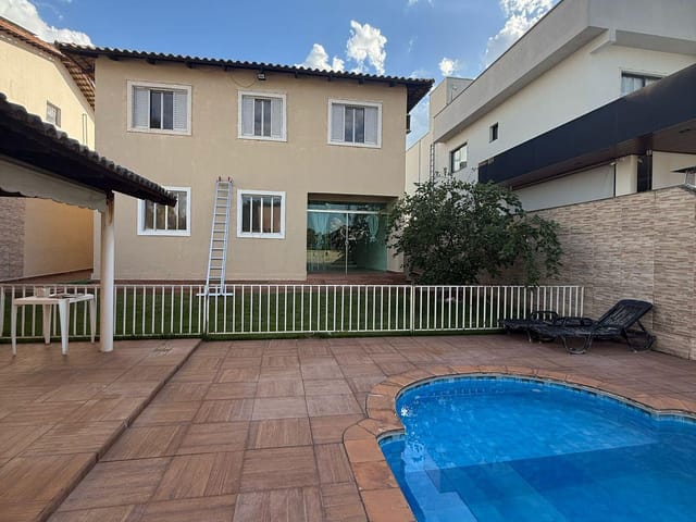 Casa com 422m² 4 quartos e 6 banheiros, à venda, no bairro Jardins Madri em Goiânia