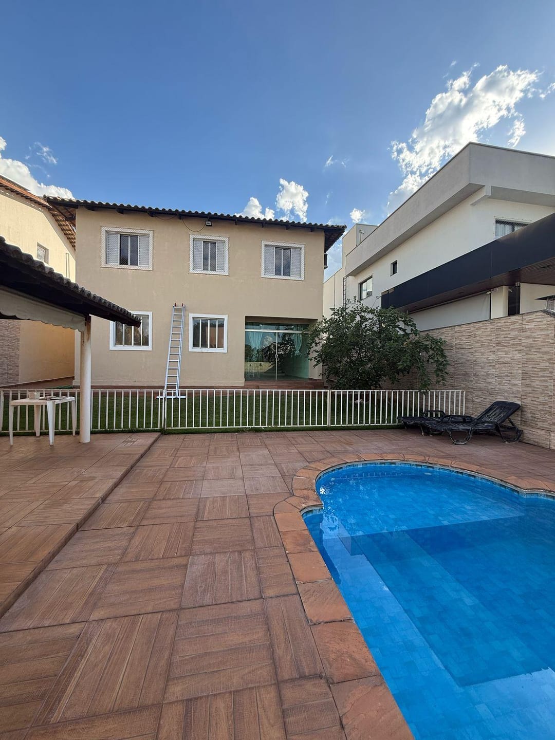 Casa, 4 quartos, 188 m² - Foto 1