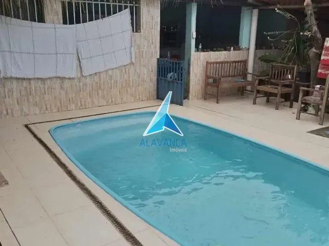 Casa com 477m² 3 quartos e 2 banheiros, à venda, no bairro Centro em Tumiritinga