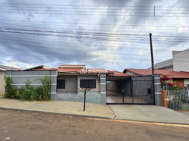 Casa com 215m² 3 quartos e 2 banheiros, à venda, no bairro Jardim Laranjeiras em Apucarana