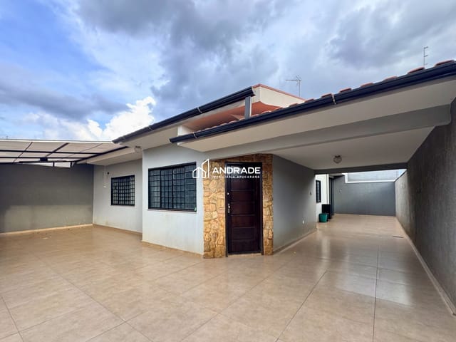 Casa com 215m² 3 quartos e 2 banheiros, à venda, no bairro Jardim Laranjeiras em Apucarana