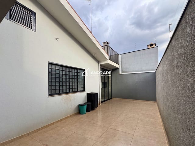 Casa com 215m² 3 quartos e 2 banheiros, à venda, no bairro Jardim Laranjeiras em Apucarana
