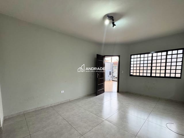 Casa com 215m² 3 quartos e 2 banheiros, à venda, no bairro Jardim Laranjeiras em Apucarana