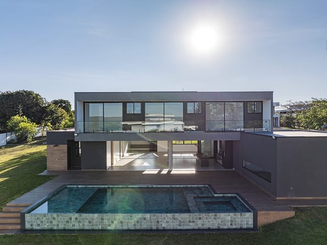 Casa 4 quartos e 6 banheiros, à venda, no bairro Park Way em Brasília