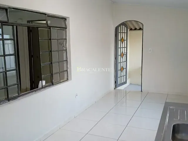 Casa com 60m² 2 quartos e 1 banheiro, para alugar, no bairro Vila São Sebastião em Valinhos