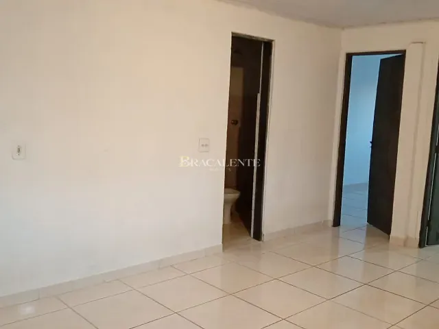 Casa com 60m² 2 quartos e 1 banheiro, para alugar, no bairro Vila São Sebastião em Valinhos