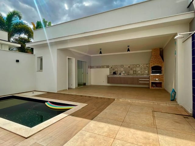 Casa 3 quartos e 5 banheiros, à venda, no bairro Nova Pompéia em Piracicaba