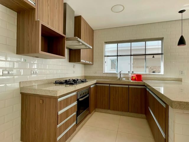 Casa 3 quartos e 5 banheiros, à venda, no bairro Nova Pompéia em Piracicaba