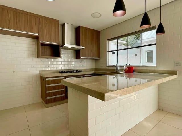 Casa 3 quartos e 5 banheiros, à venda, no bairro Nova Pompéia em Piracicaba