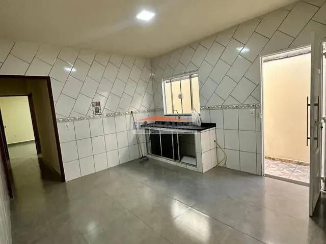 Casa 2 quartos e 1 banheiro, para alugar, no bairro Parque São Bento em Sorocaba