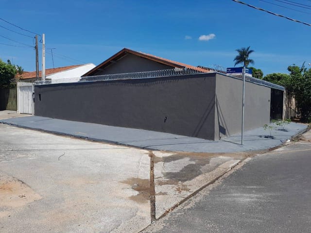 Casa 3 quartos e 2 banheiros, à venda, no bairro Jardim Santa Lúcia em São José do Rio Preto