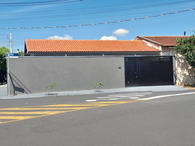 Casa 3 quartos e 2 banheiros, à venda, no bairro Jardim Santa Lúcia em São José do Rio Preto