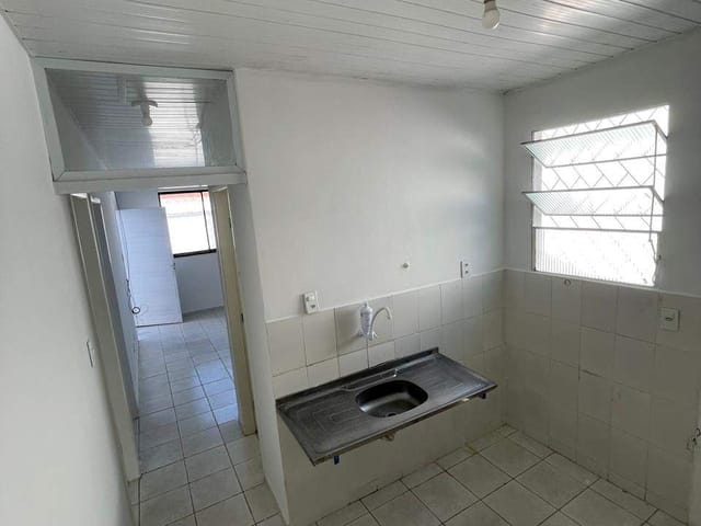 Casa 2 quartos e 1 banheiro, para alugar, no bairro Aruana em Aracaju