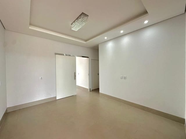 Casa com 250m² 3 quartos e 2 banheiros, à venda, no bairro Residencial Veneza em Nova Mutum