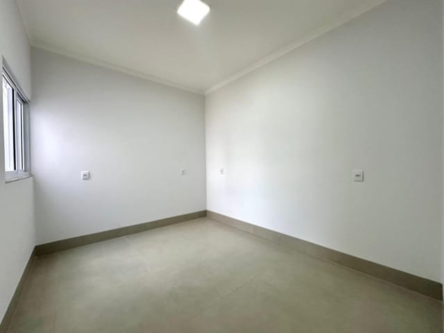 Casa com 250m² 3 quartos e 2 banheiros, à venda, no bairro Residencial Veneza em Nova Mutum
