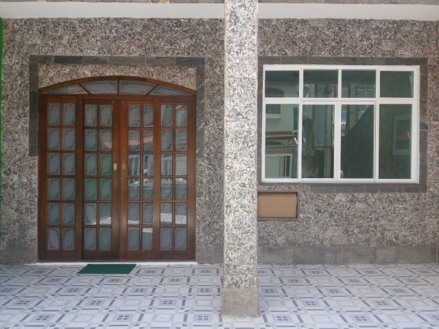 Foto do Casa - 846 - Casa para Locação no Parque Leopoldina 2 Quartos, 1 Vaga, 153M², o imóvel possui móveis planejados na cozinha e área de serviço. - BANGU - RJ | Valverde Consultoria Imobiliária Ltda