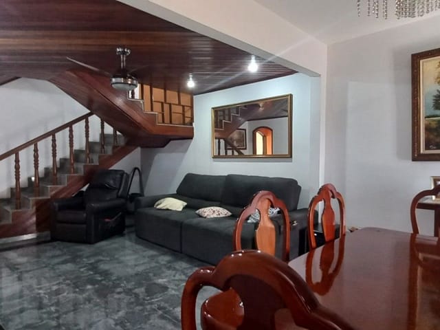 Casa com 350m² 3 quartos e 3 banheiros, à venda, no bairro Vila Valqueire em Rio de Janeiro