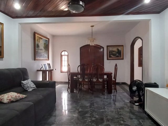 Casa com 350m² 3 quartos e 3 banheiros, à venda, no bairro Vila Valqueire em Rio de Janeiro