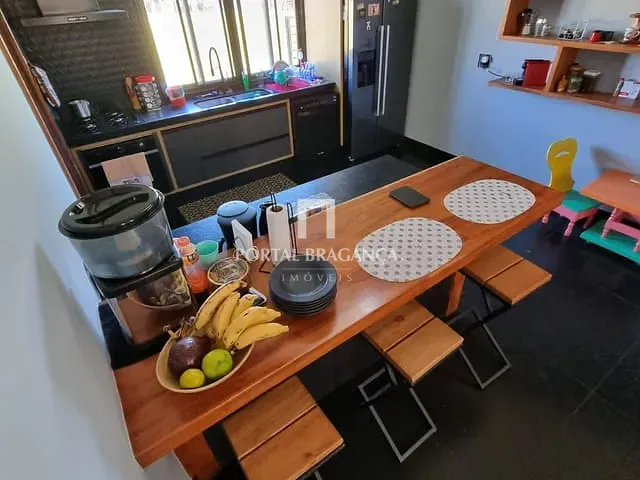Casa com 455m² 3 quartos e 5 banheiros, à venda, no bairro Condomínio Residencial Campos do Conde em Bragança Paulista