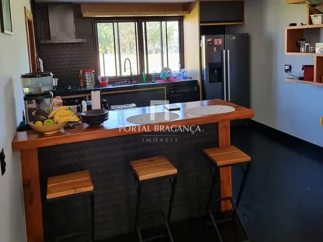 Casa com 455m² 3 quartos e 5 banheiros, à venda, no bairro Condomínio Residencial Campos do Conde em Bragança Paulista
