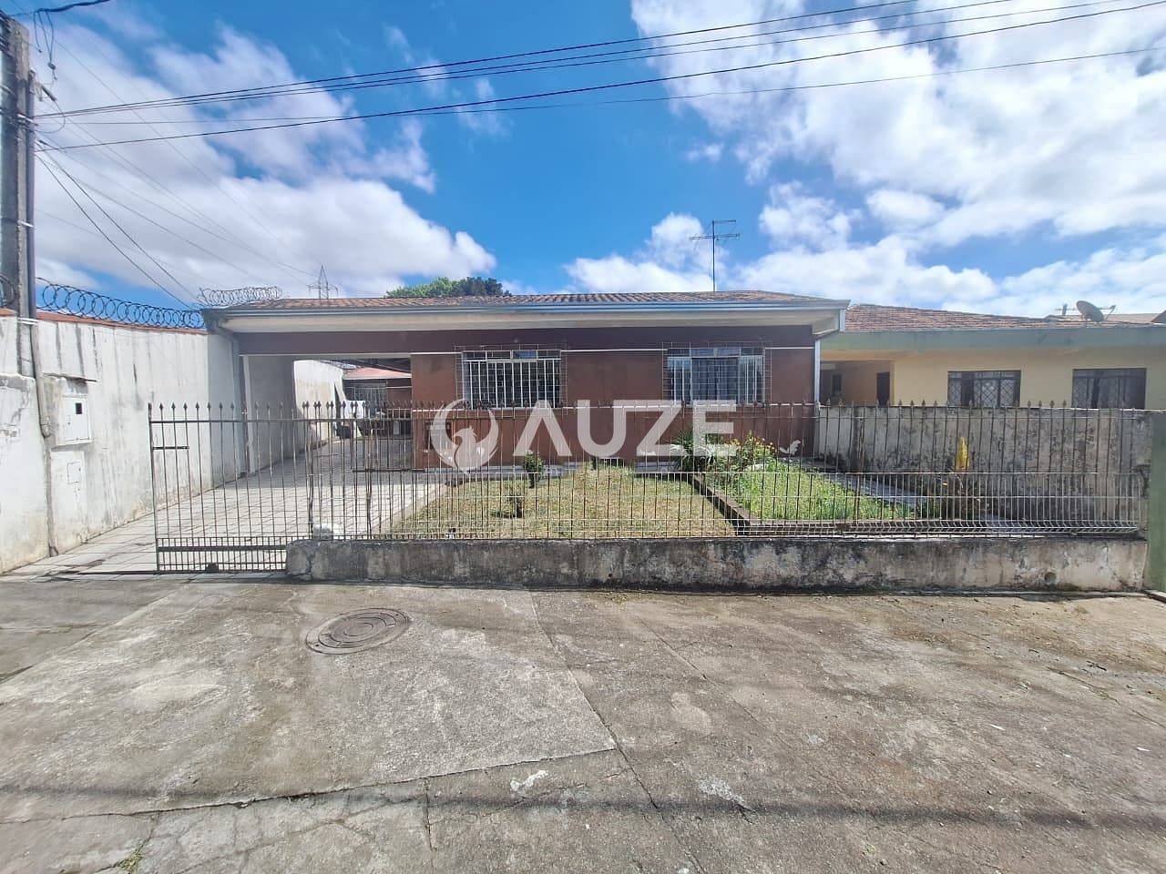 Casa à venda com 3 quartos, 183m² - Foto 1