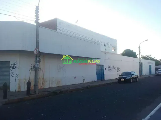 Casa com 396m², para alugar, no bairro Centro em Teresina