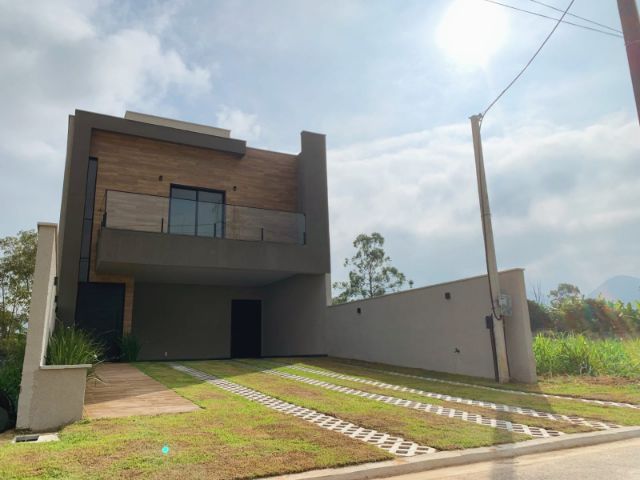 Casa com 300m² 3 quartos e 3 banheiros, à venda, no bairro Guaratiba em Rio de Janeiro
