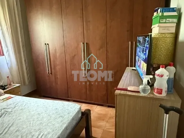 Casa com 250m² 3 quartos e 1 banheiro, à venda, no bairro Jardim Sandra Maria em Taubaté