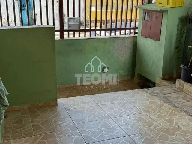 Casa com 250m² 3 quartos e 1 banheiro, à venda, no bairro Jardim Sandra Maria em Taubaté