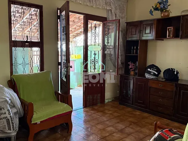 Casa com 250m² 3 quartos e 1 banheiro, à venda, no bairro Jardim Sandra Maria em Taubaté
