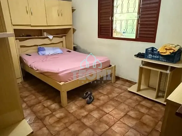 Casa com 250m² 3 quartos e 1 banheiro, à venda, no bairro Jardim Sandra Maria em Taubaté