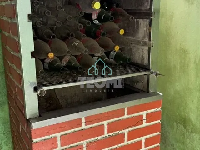 Casa com 250m² 3 quartos e 1 banheiro, à venda, no bairro Jardim Sandra Maria em Taubaté