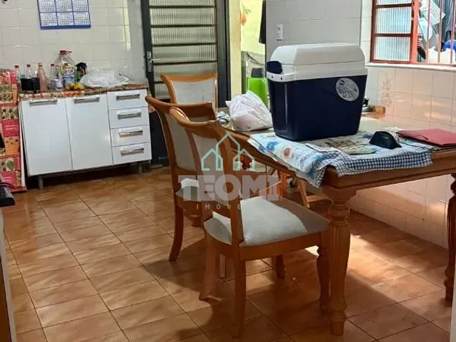 Casa com 250m² 3 quartos e 1 banheiro, à venda, no bairro Jardim Sandra Maria em Taubaté