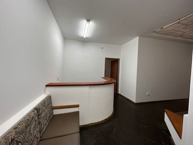 Conjunto comercial com 300m², à venda ou para alugar, no bairro Centro em São João da Boa Vista