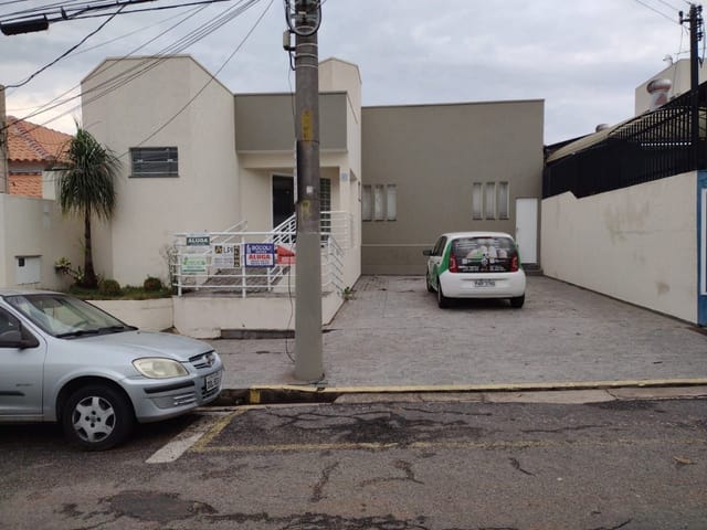 Conjunto comercial com 300m², à venda ou para alugar, no bairro Centro em São João da Boa Vista