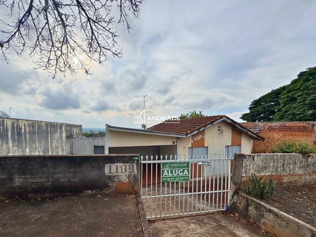 Casa 3 quartos e 2 banheiros, para alugar, no bairro Parque Bela Vista em Apucarana