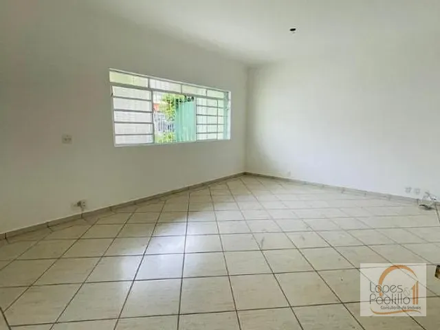 Casa com 300m² 3 quartos e 2 banheiros, para alugar, no bairro Alvinópolis em Atibaia