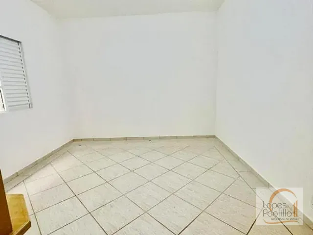 Casa com 300m² 3 quartos e 2 banheiros, para alugar, no bairro Alvinópolis em Atibaia