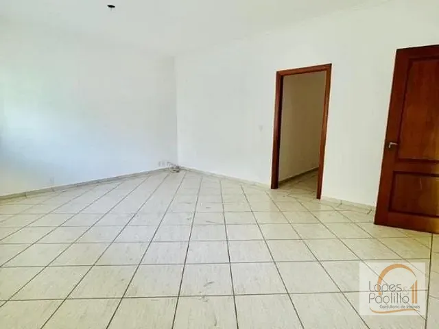 Casa com 300m² 3 quartos e 2 banheiros, para alugar, no bairro Alvinópolis em Atibaia