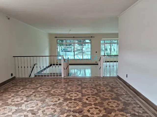 Casa com 708m² 3 quartos e 5 banheiros, à venda, no bairro Vila Hamburguesa em São Paulo